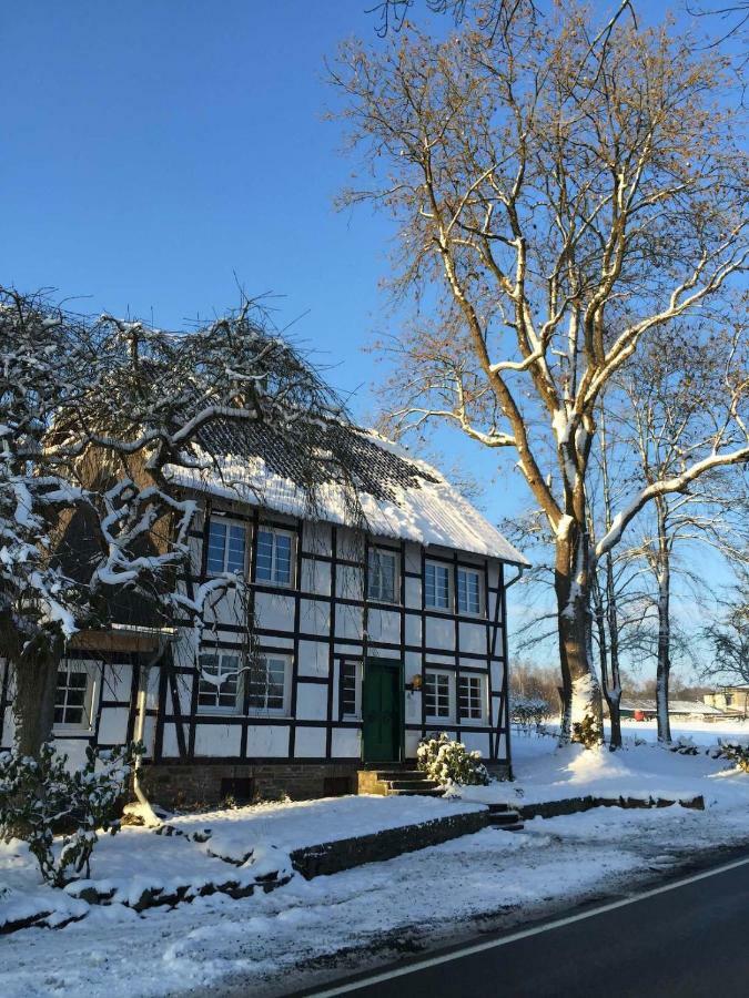 Ferienhaus Am Menzerather Weiher Моншау Екстер'єр фото