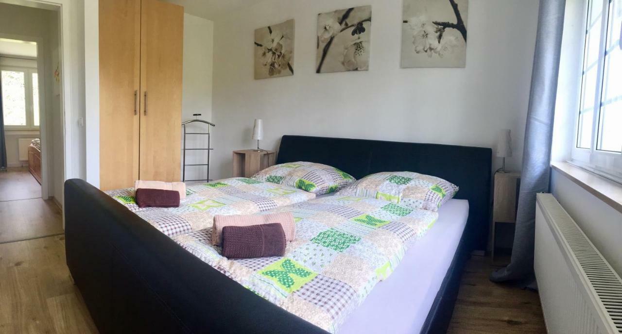 Ferienhaus Am Menzerather Weiher Моншау Екстер'єр фото